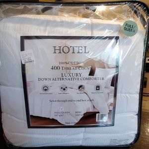 Hotel Comforter